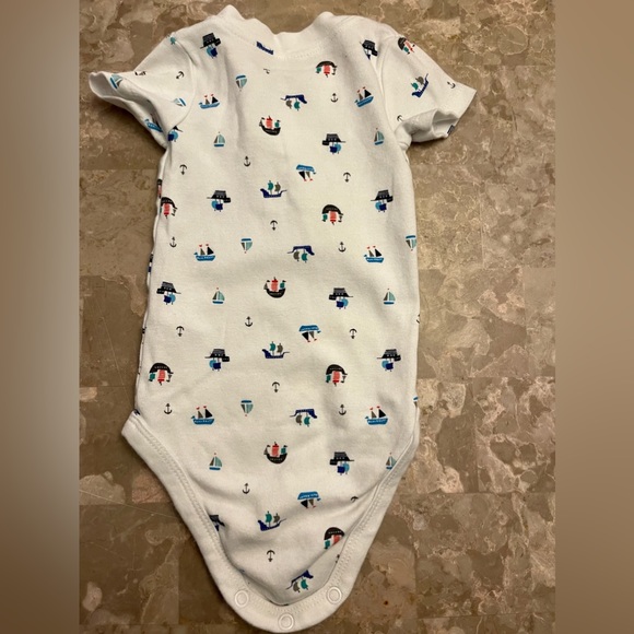 Carter’s anchors/boats onesie - 6 months - Picture 4 of 4